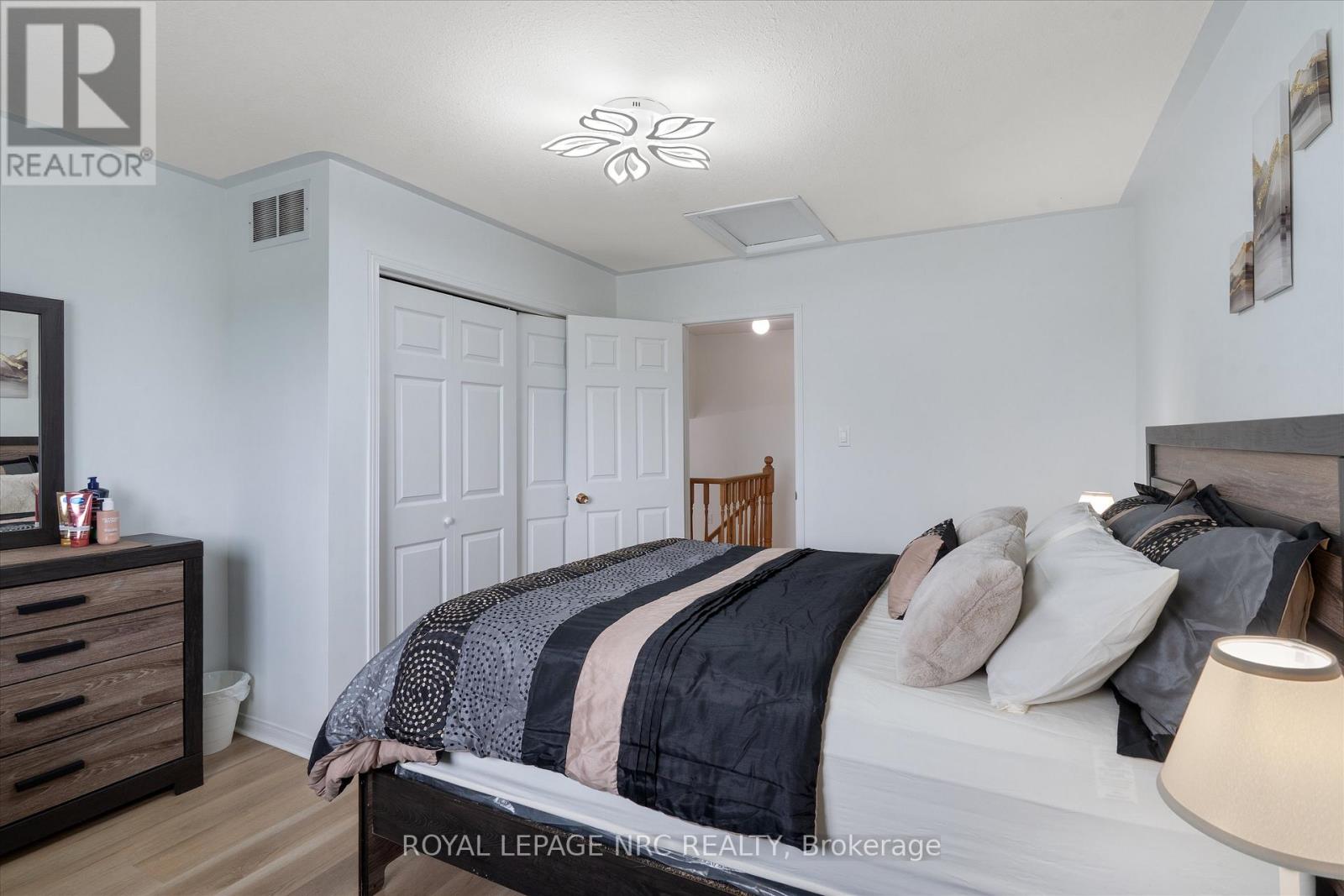147 ST. LAWRENCE DRIVE - 22