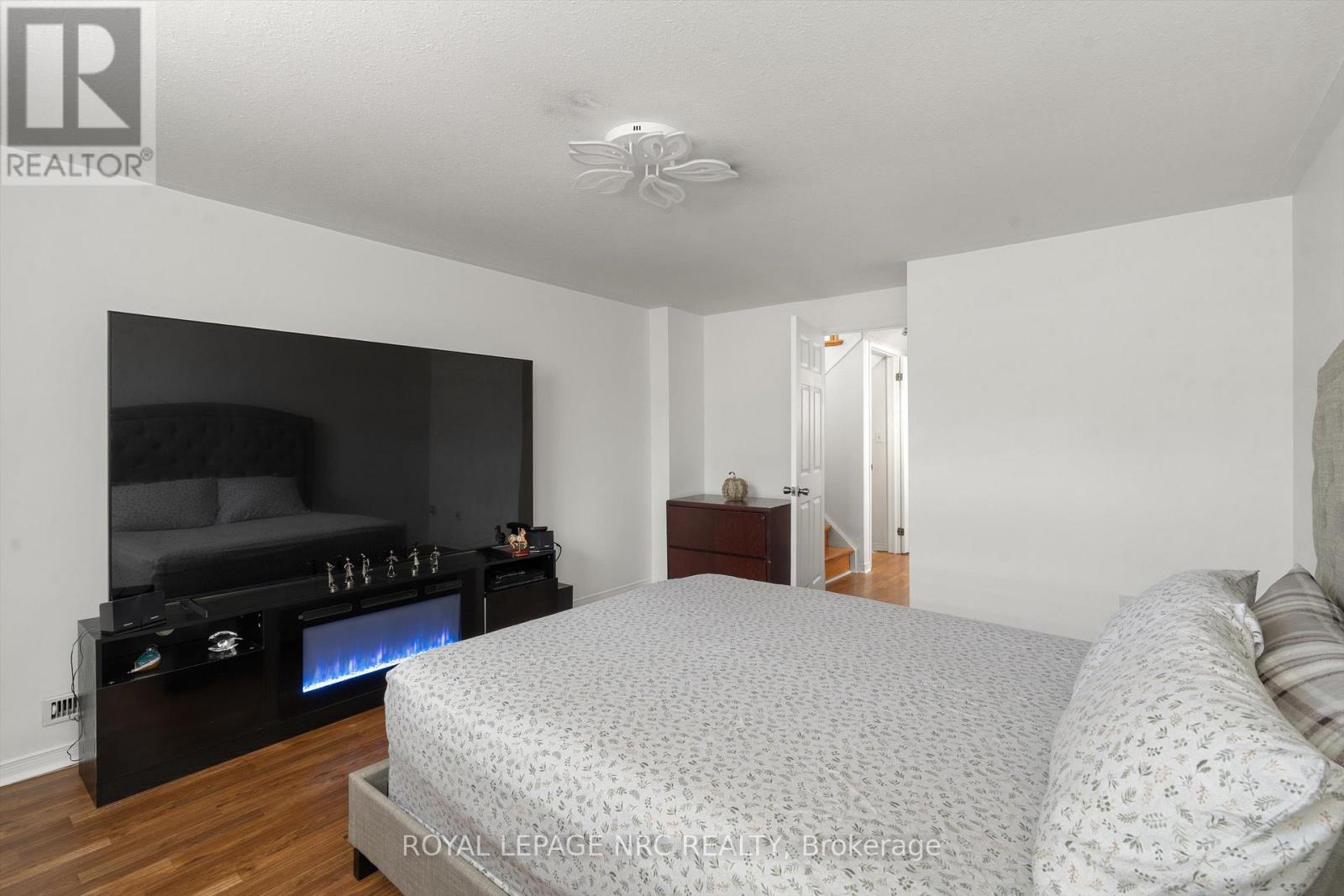 147 ST. LAWRENCE DRIVE - 24