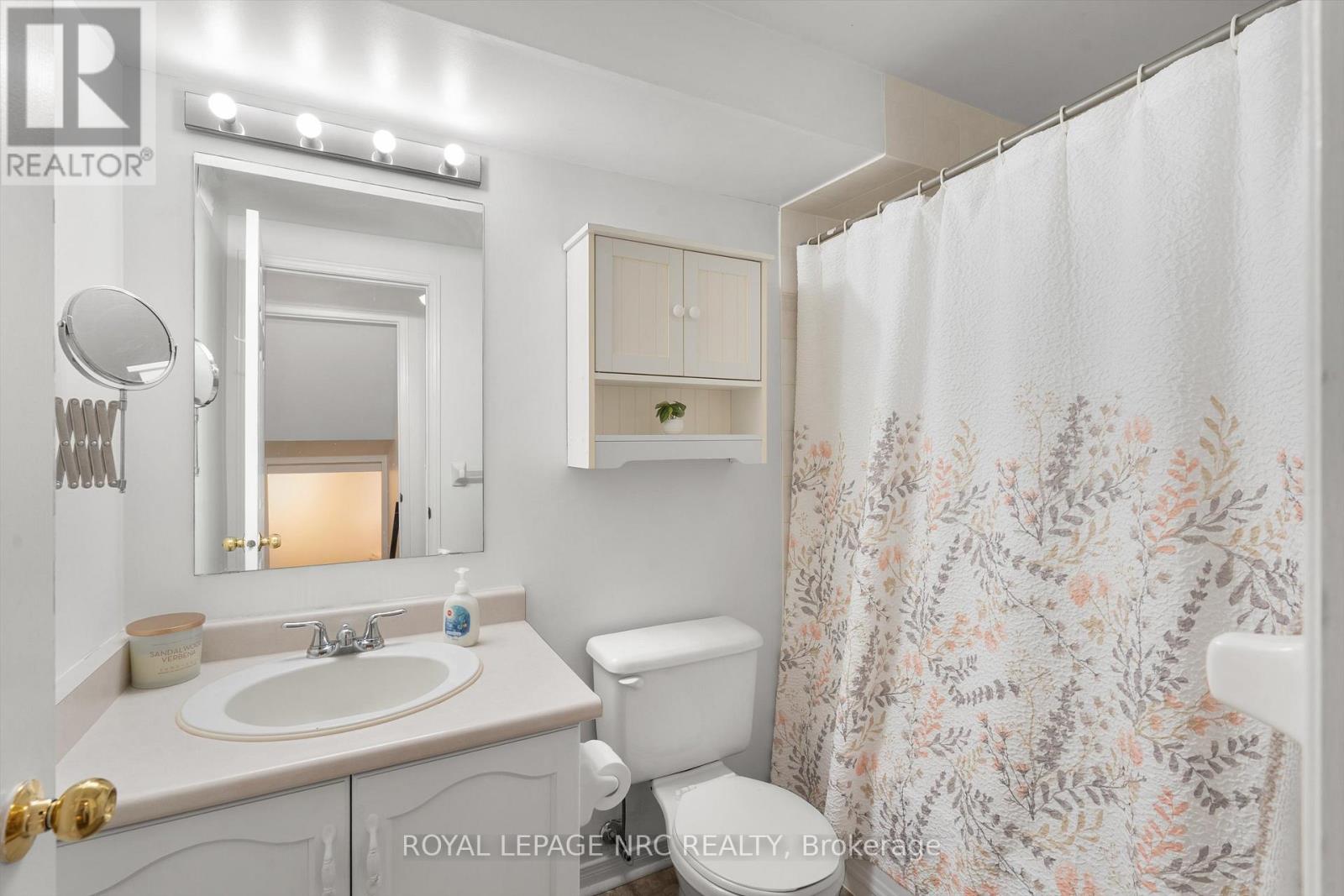 147 ST. LAWRENCE DRIVE - 25