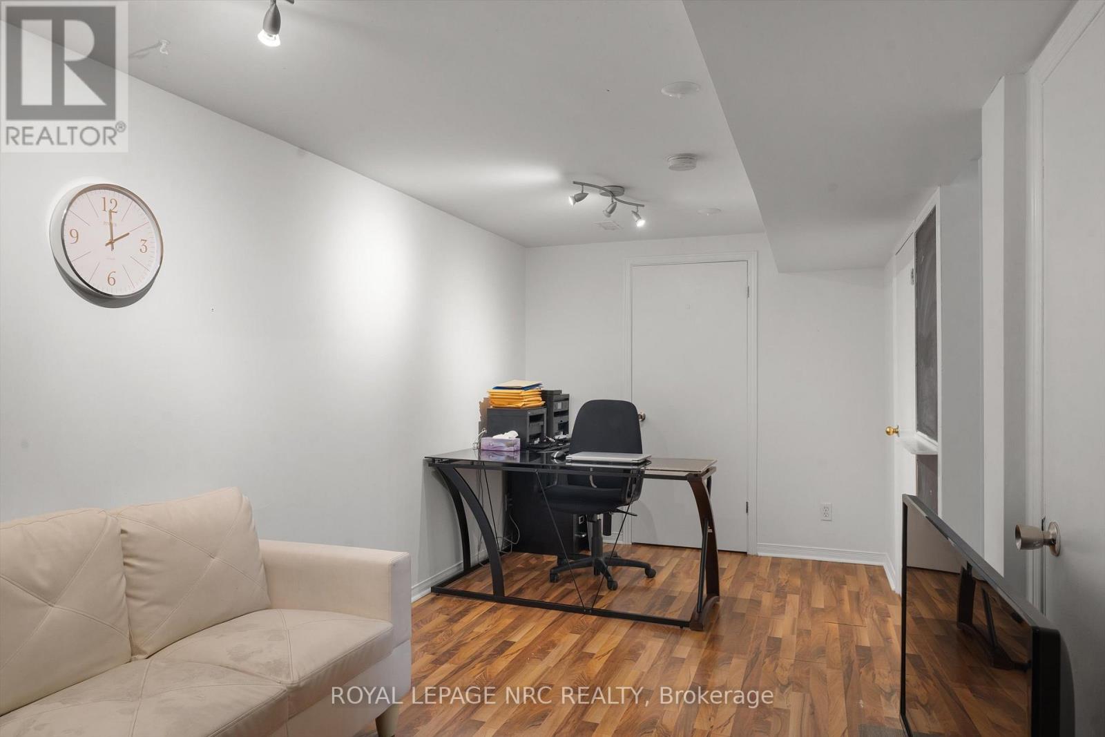 147 ST. LAWRENCE DRIVE - 26