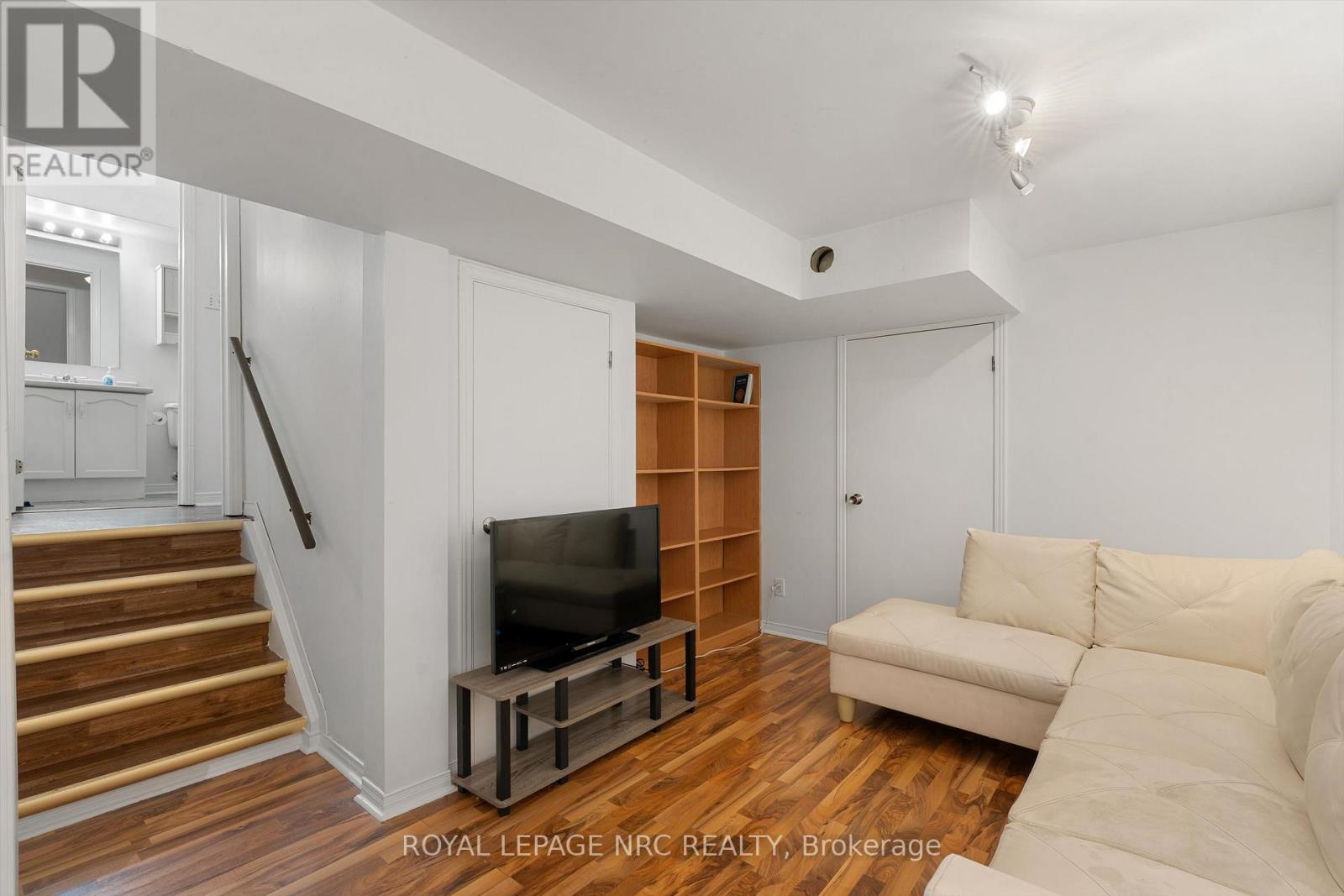 147 ST. LAWRENCE DRIVE - 27