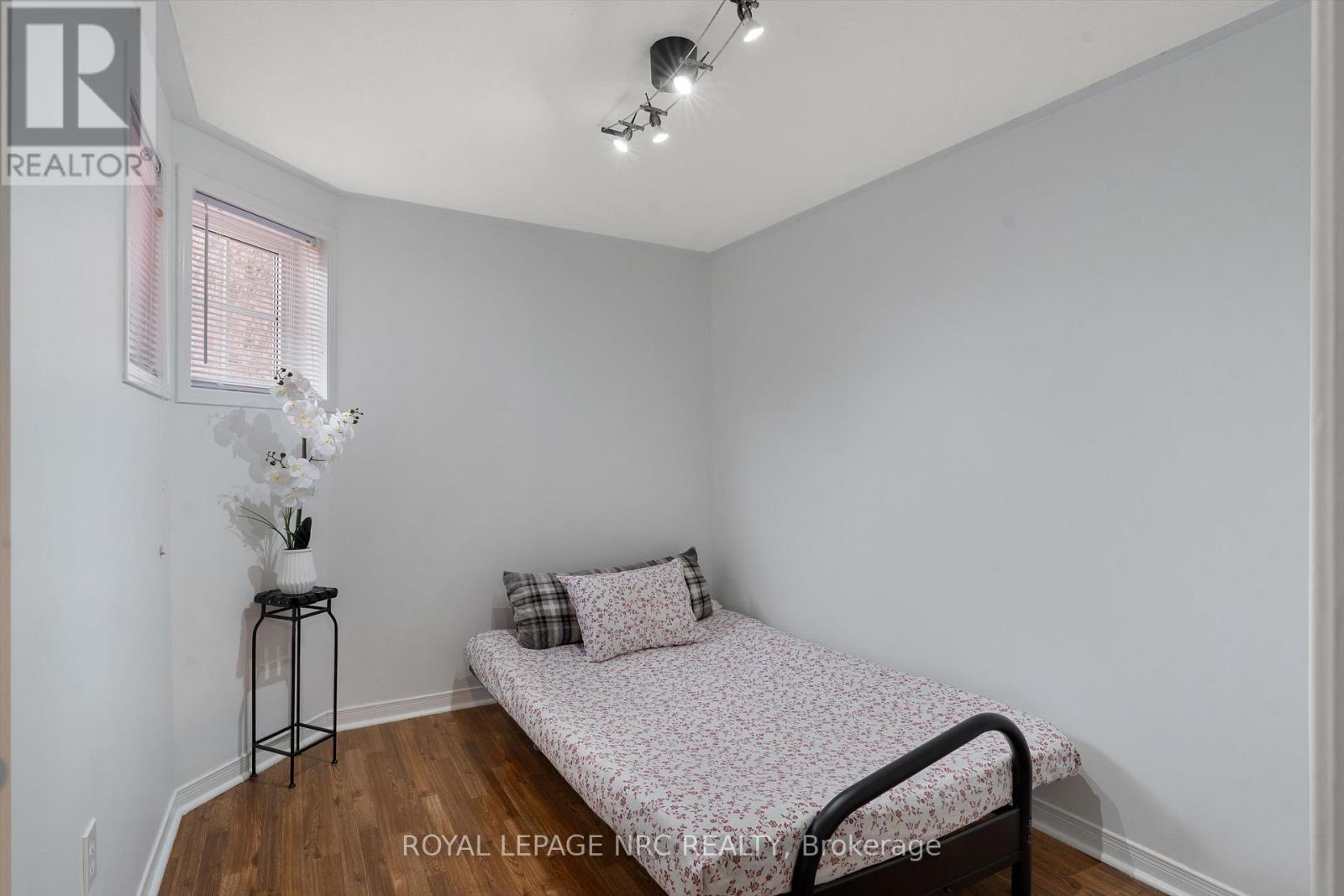 147 ST. LAWRENCE DRIVE - 28