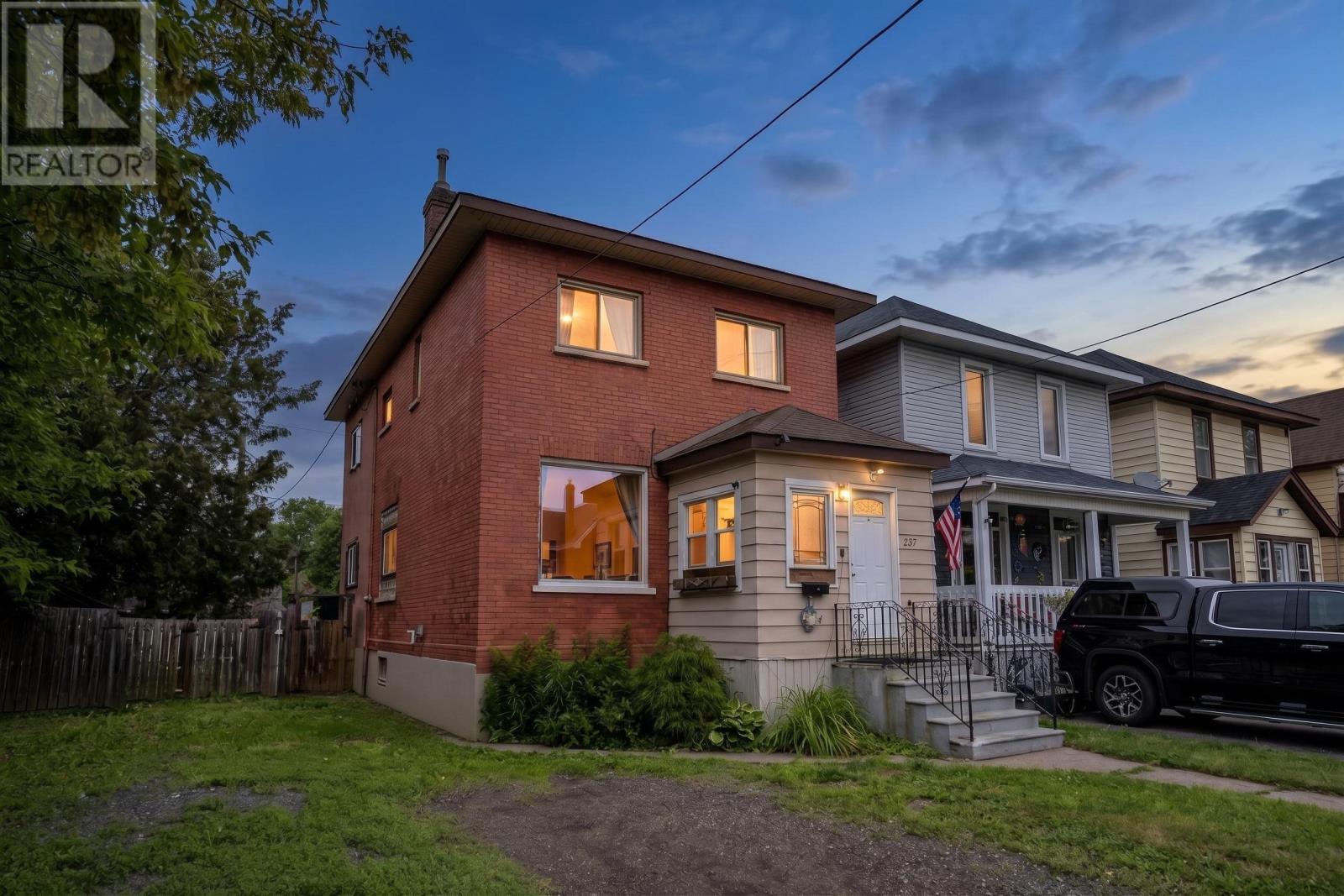237 Finlayson ST - 1