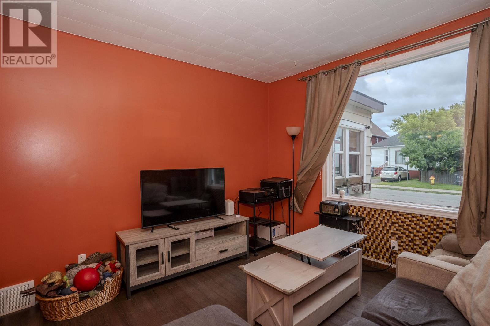 237 Finlayson ST - 13