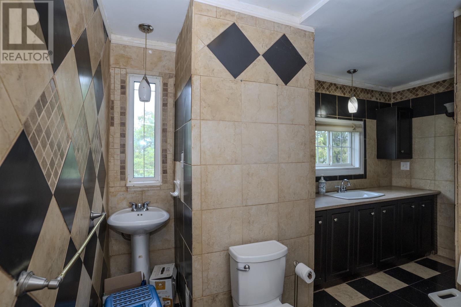 237 Finlayson ST - 21