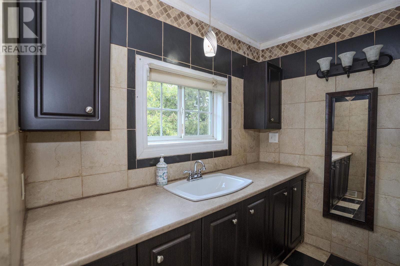 237 Finlayson ST - 22
