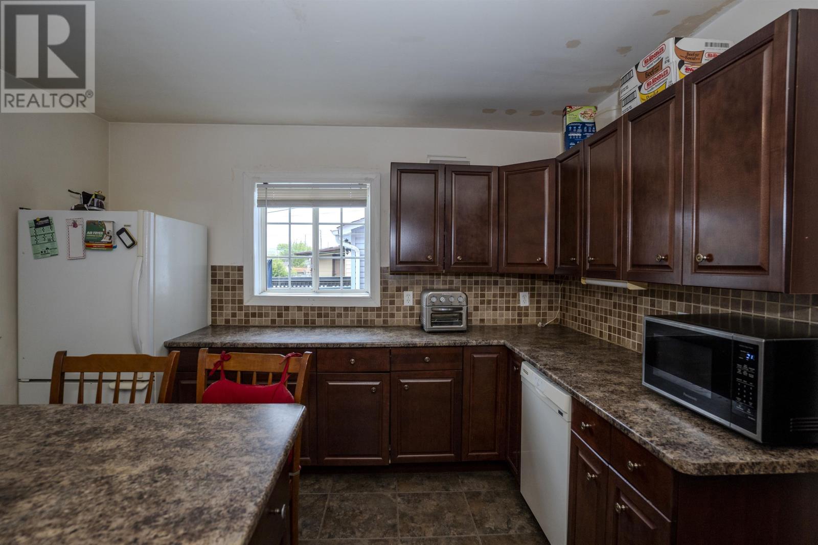 237 Finlayson ST - 8