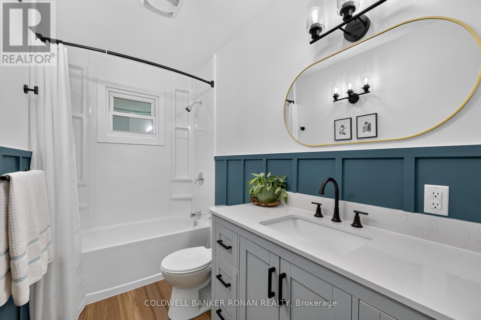 4 RICHMOND STREET E - 22