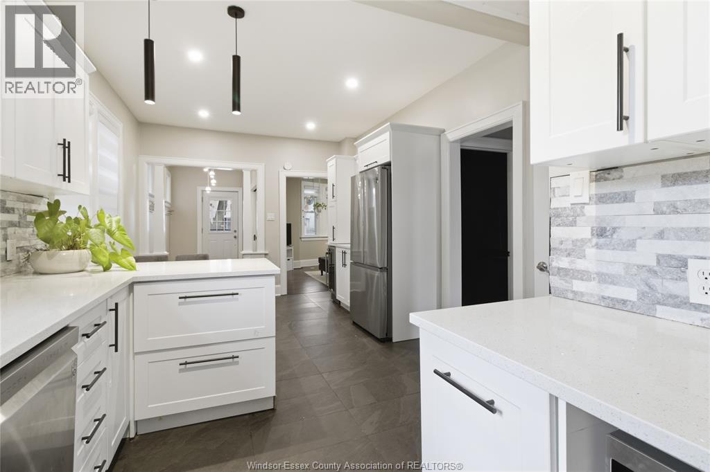 1220 GLADSTONE - 12