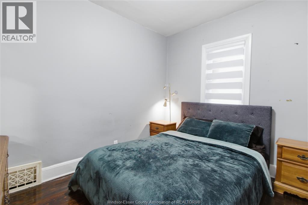 1220 GLADSTONE - 16