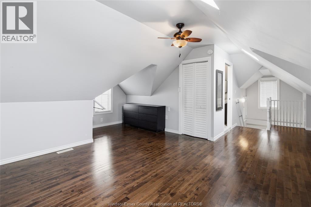 1220 GLADSTONE - 25