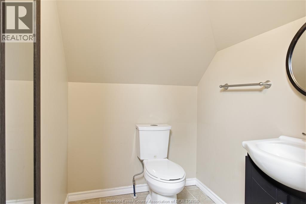 1220 GLADSTONE - 27
