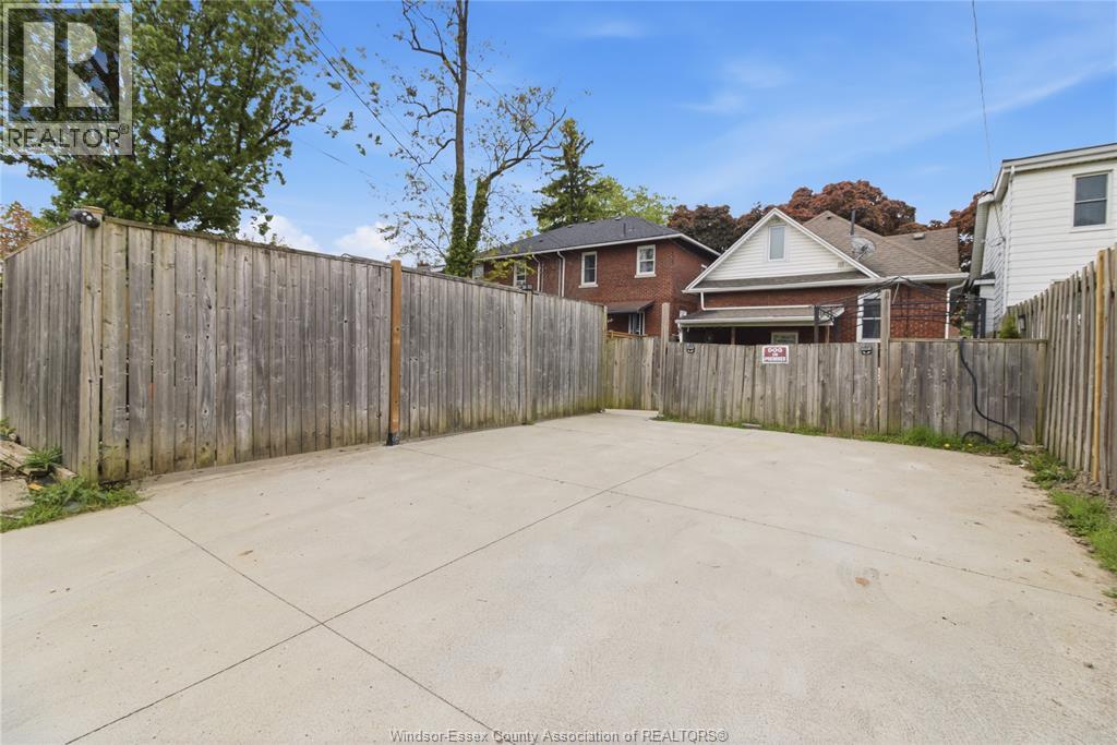 1220 GLADSTONE - 36