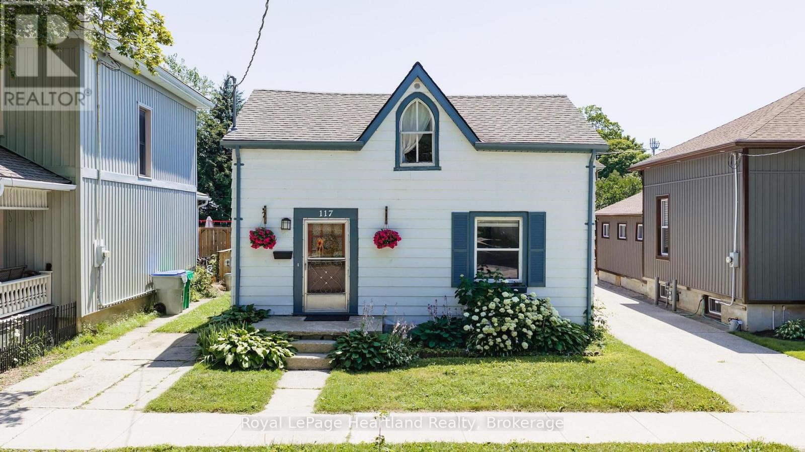 117 QUEBEC STREET - 1