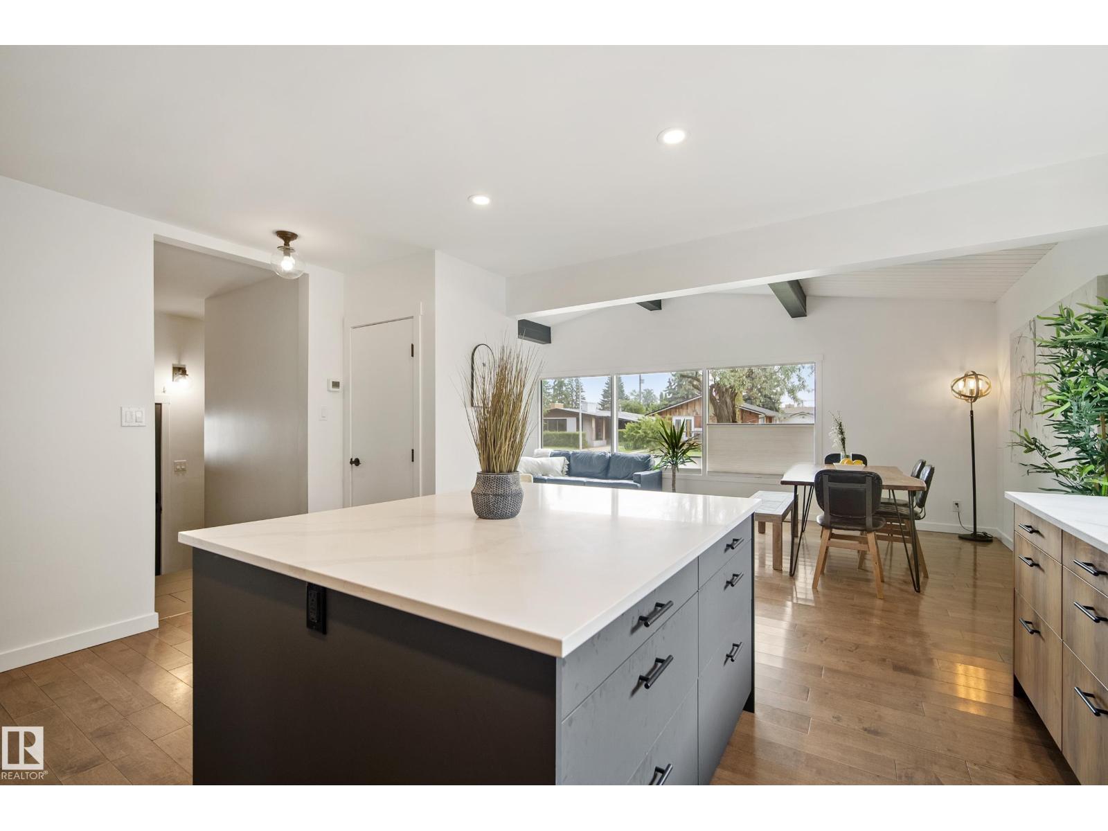 7008 91 AV NW - Image 10
