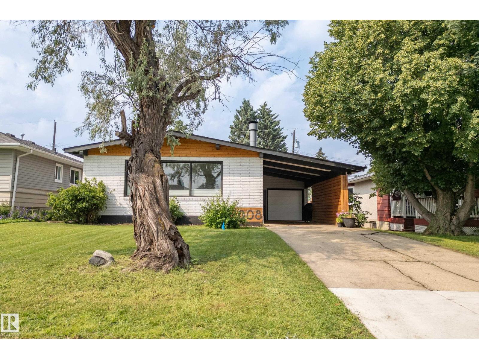 7008 91 AV NW - 3