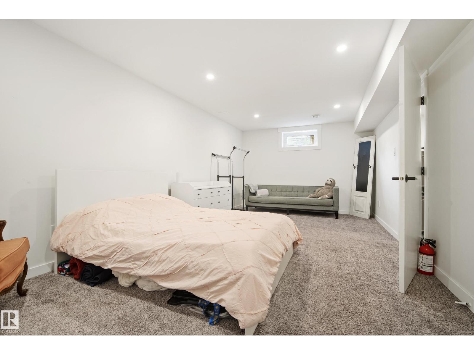 7008 91 AV NW - Image 30
