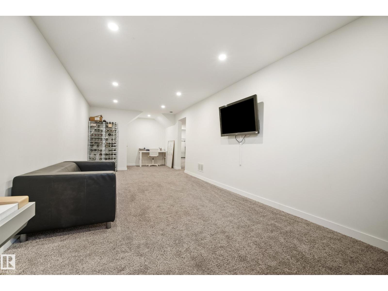 7008 91 AV NW - 32