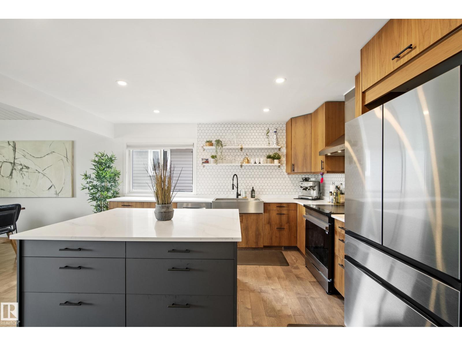 7008 91 AV NW - 6