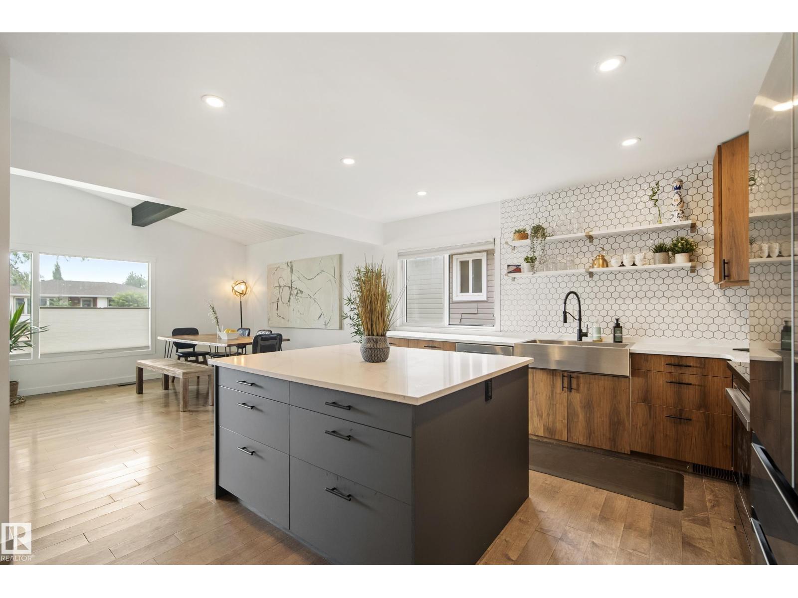 7008 91 AV NW - Image 7