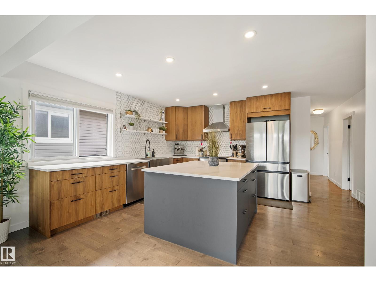 7008 91 AV NW - Image 8