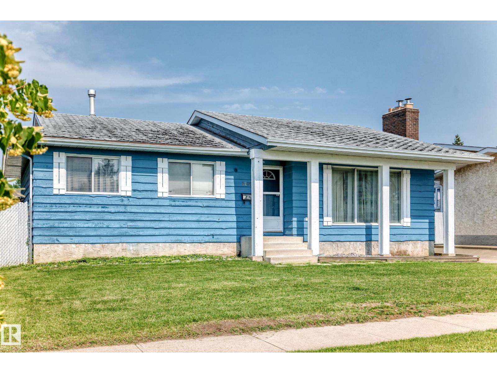 9205 84 ST - 1