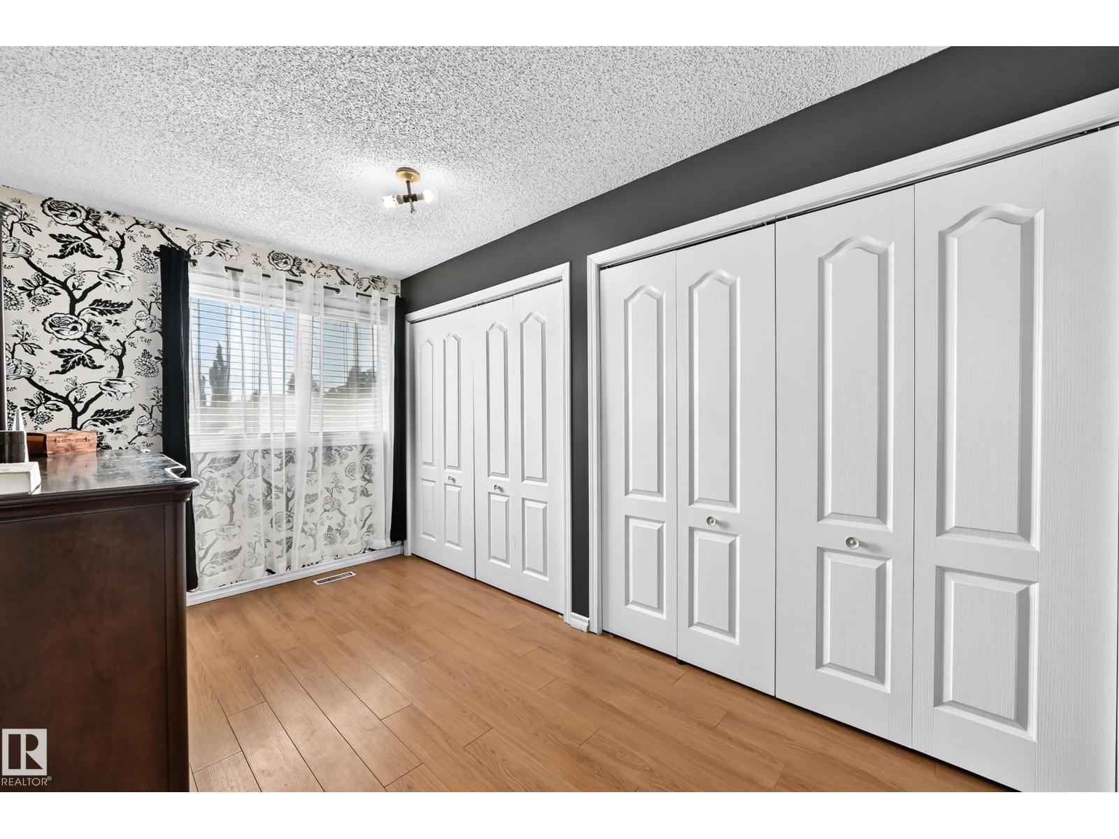 9205 84 ST - 12