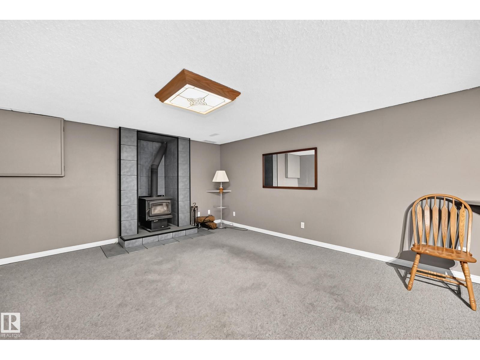 9205 84 ST - 18
