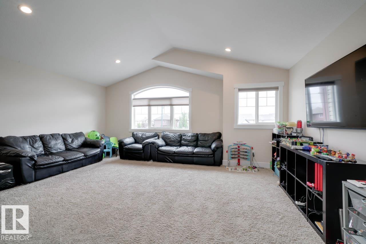 3343 21 AV NW - 22