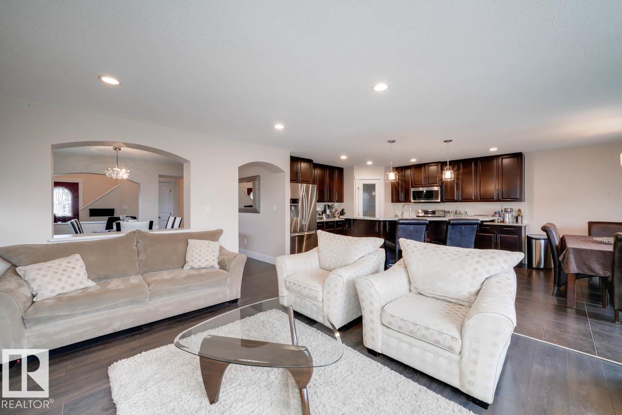 3343 21 AV NW - 10