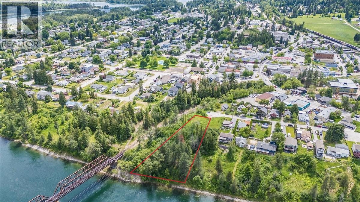  1101 1st Street, Castlegar