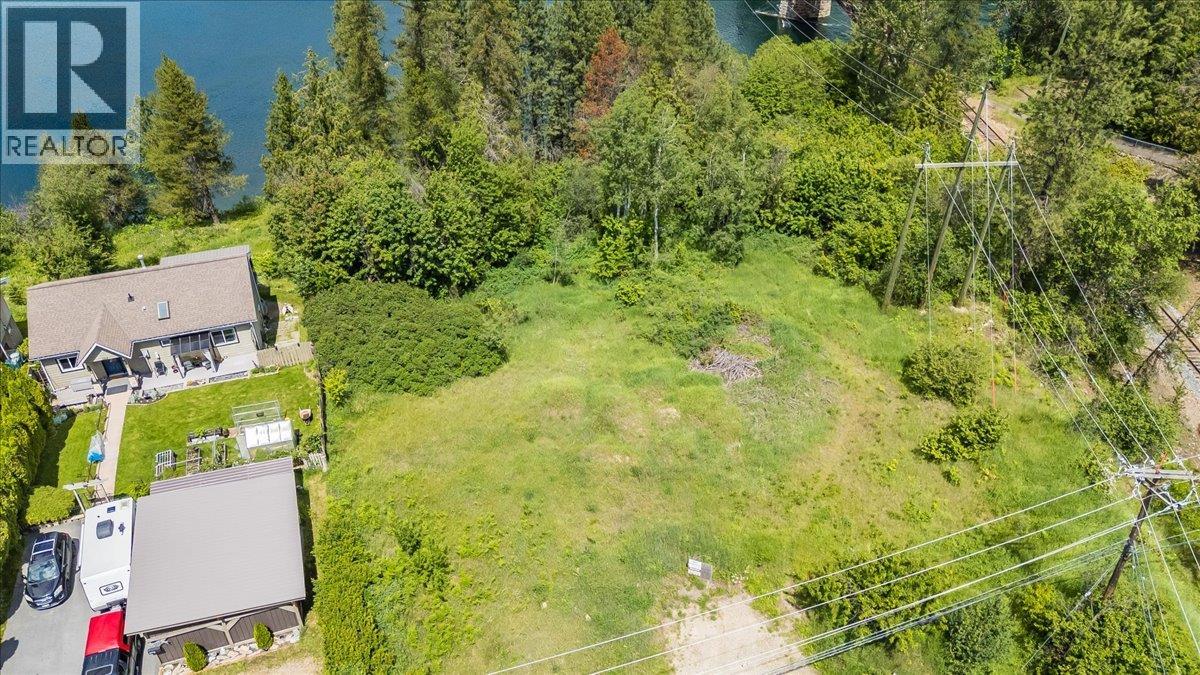  1101 1st Street, Castlegar