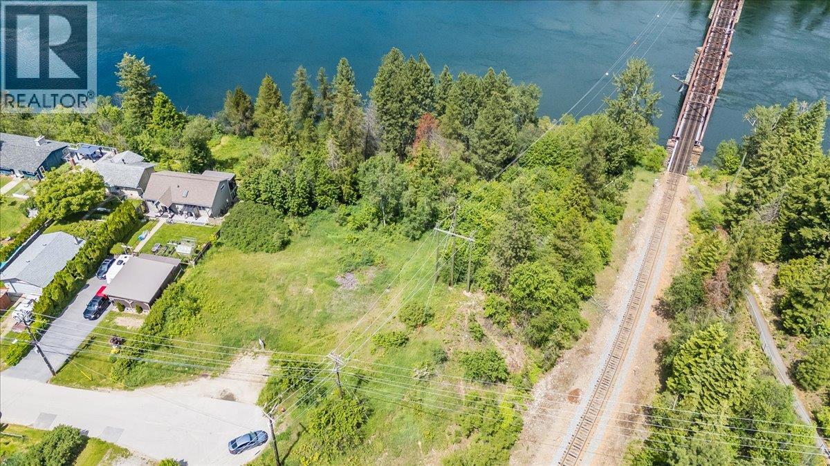  1101 1st Street, Castlegar