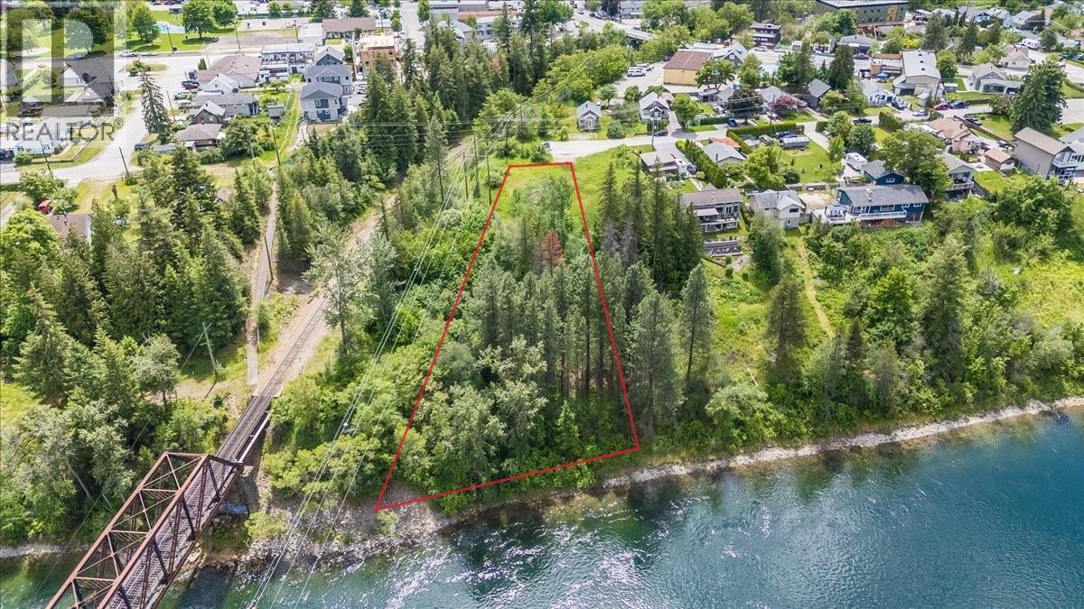  1101 1st Street, Castlegar