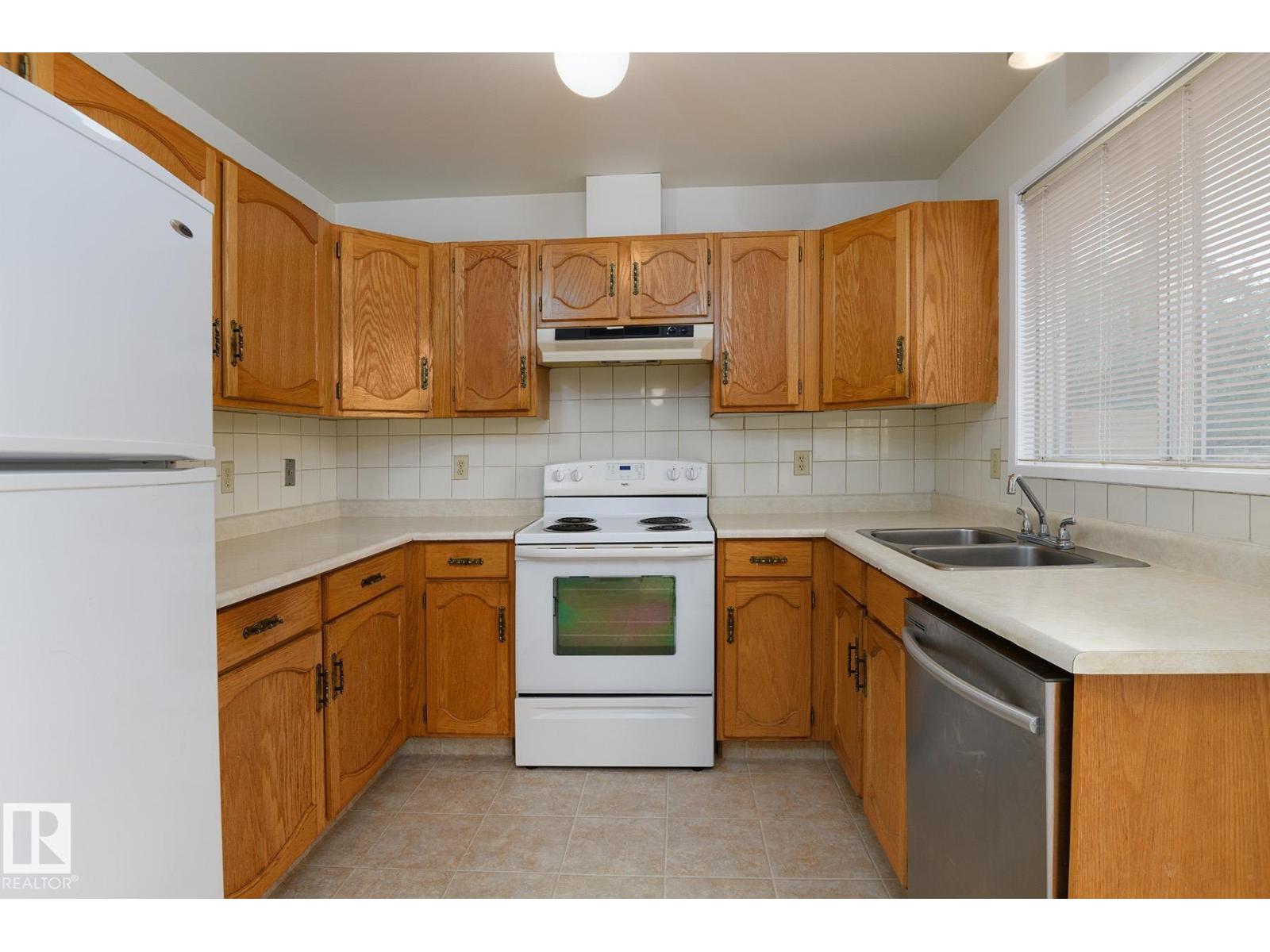 18512 98 AV NW - 13