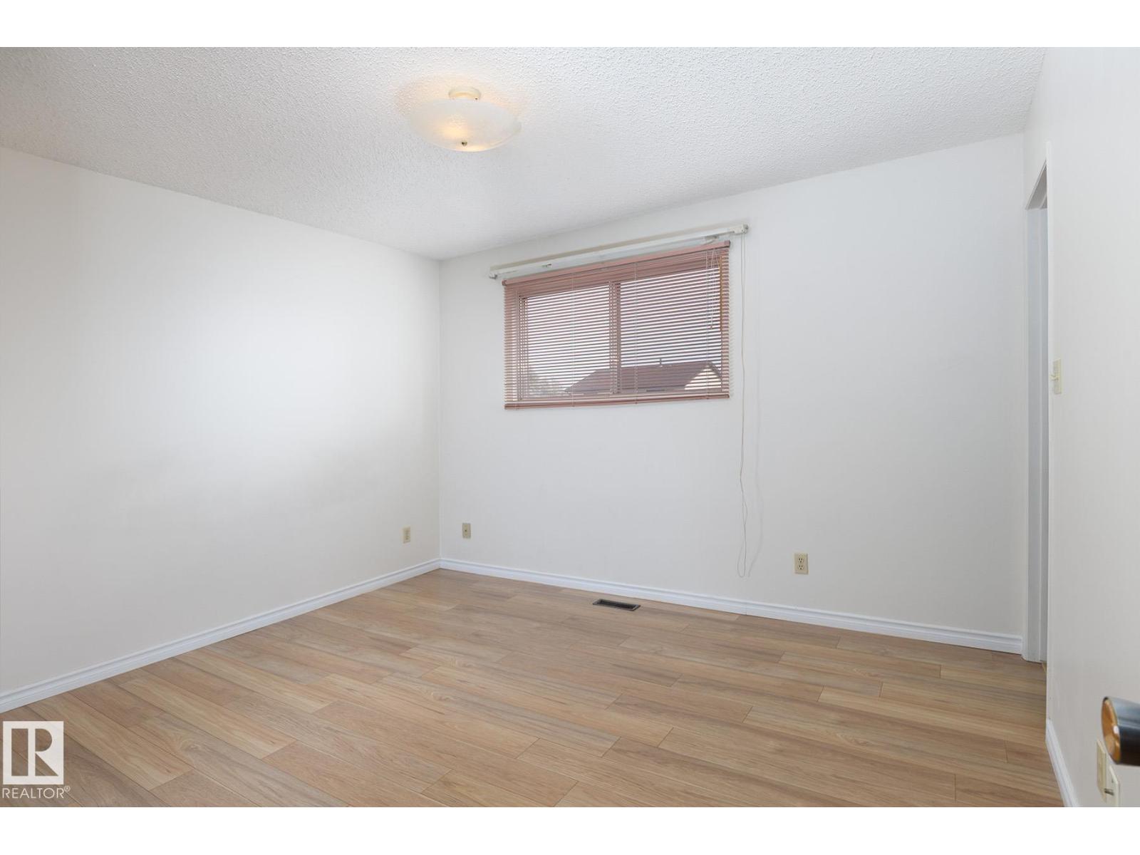 18512 98 AV NW - 18