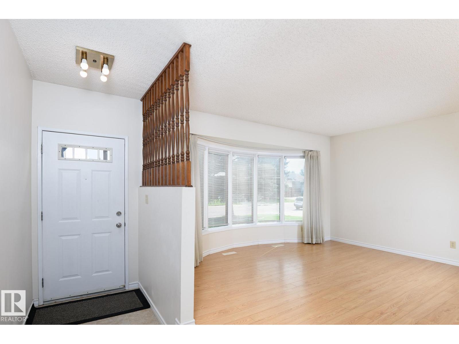 18512 98 AV NW - 2