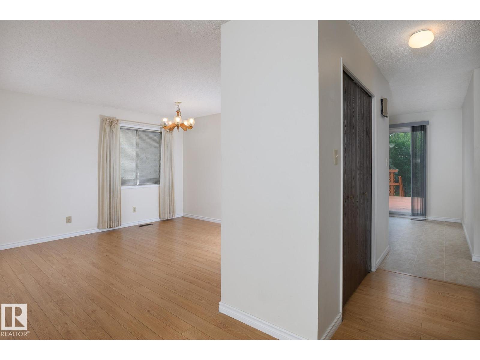 18512 98 AV NW - 10
