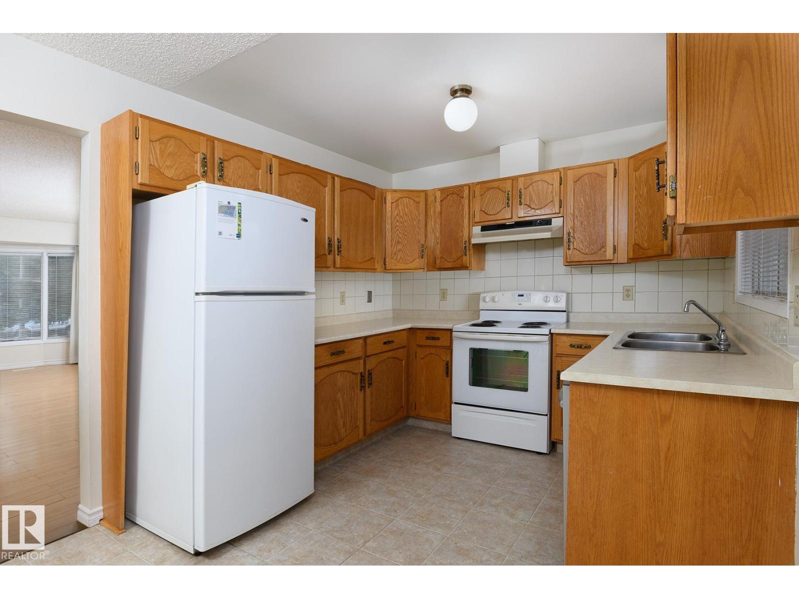 18512 98 AV NW - 15