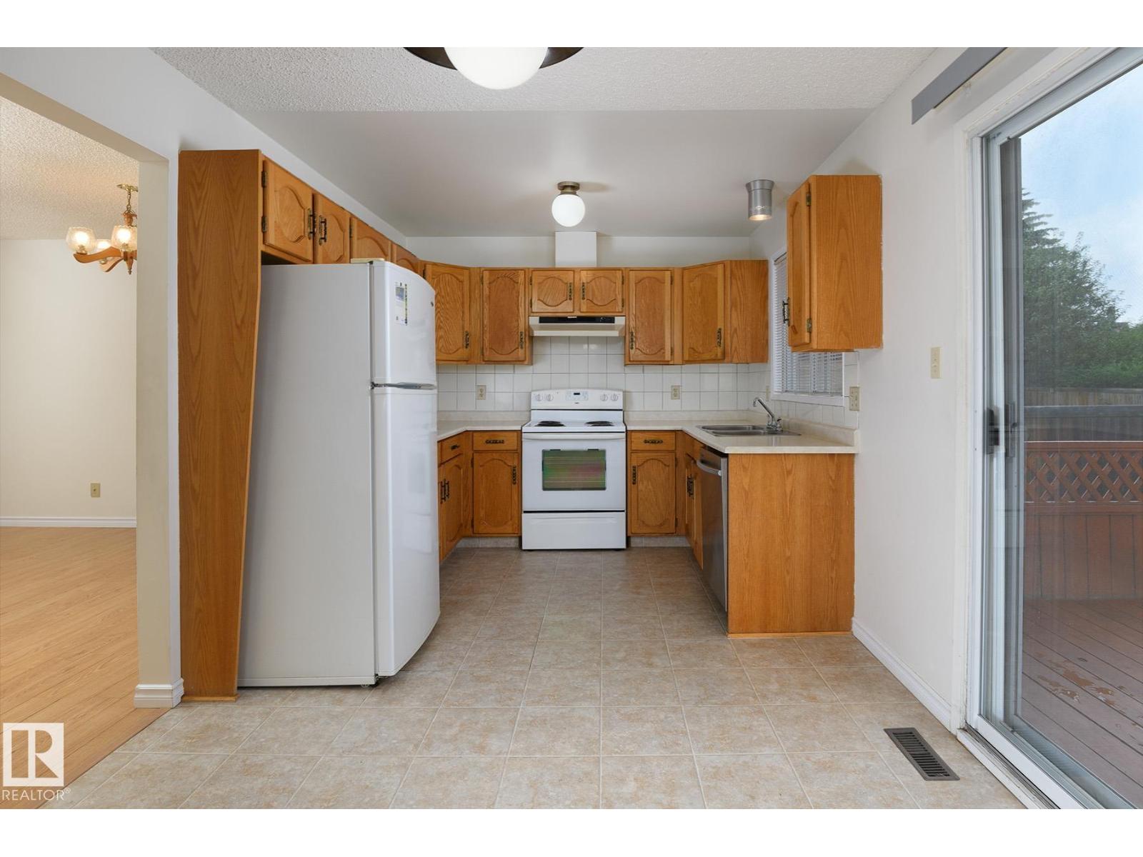 18512 98 AV NW - 12