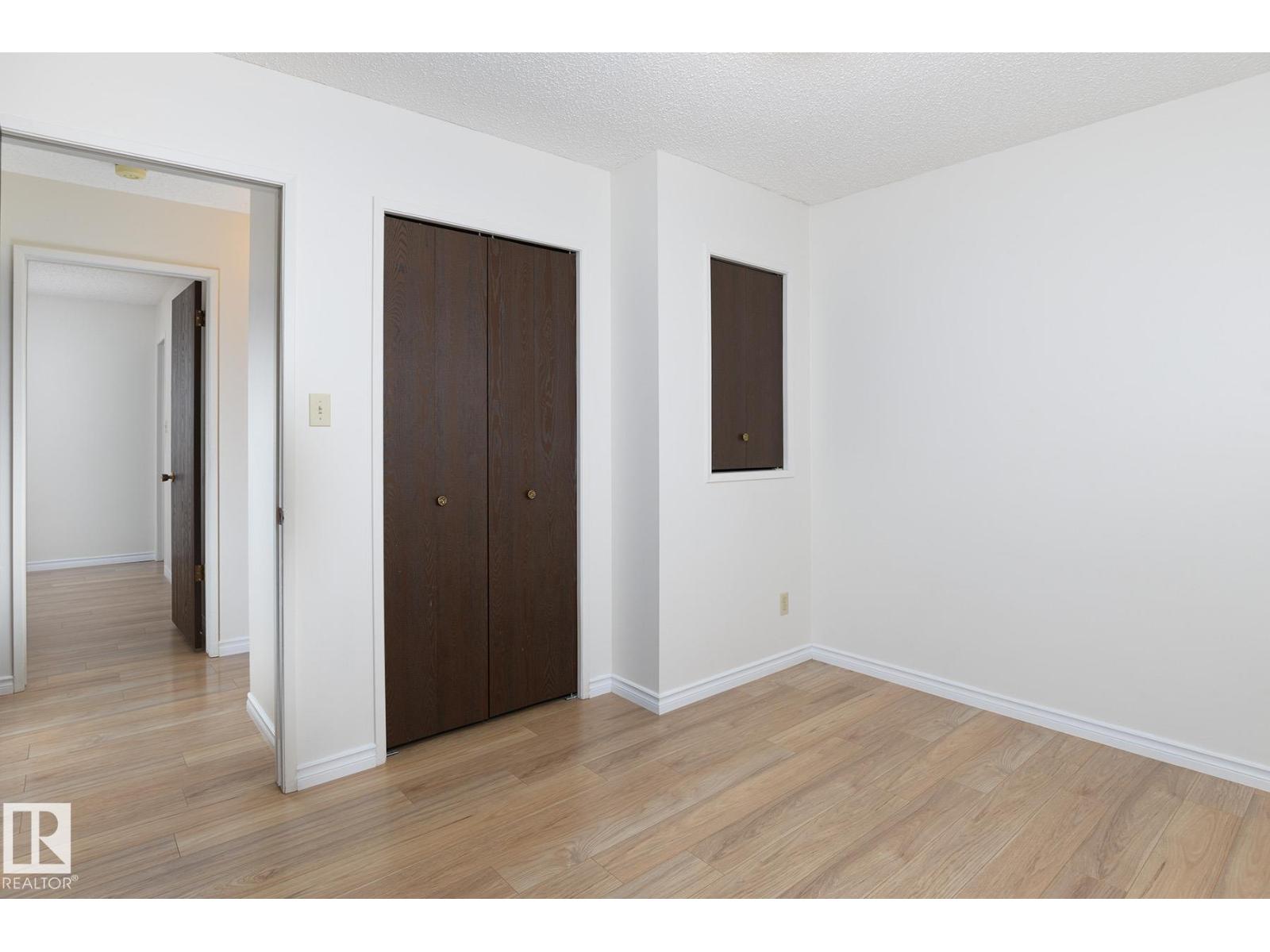 18512 98 AV NW - 24