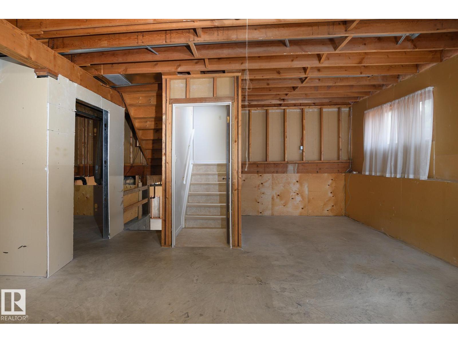 18512 98 AV NW - 29