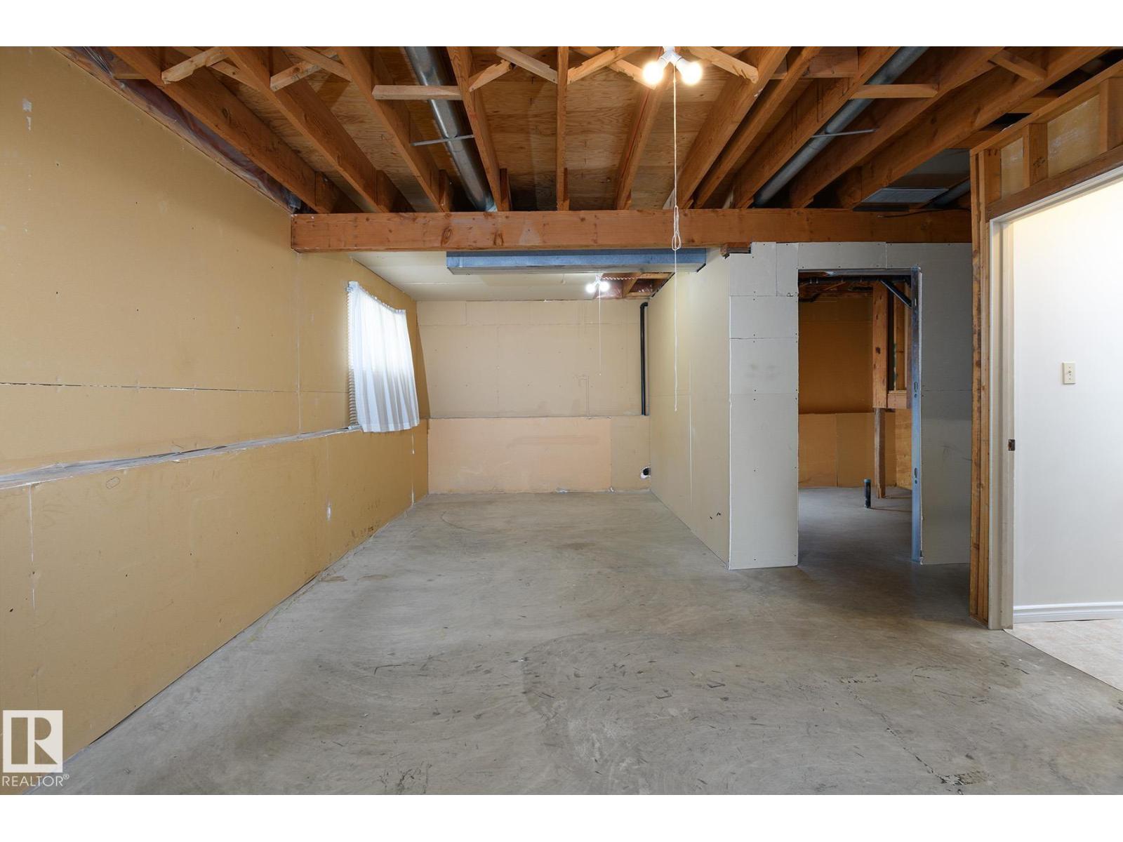 18512 98 AV NW - 30