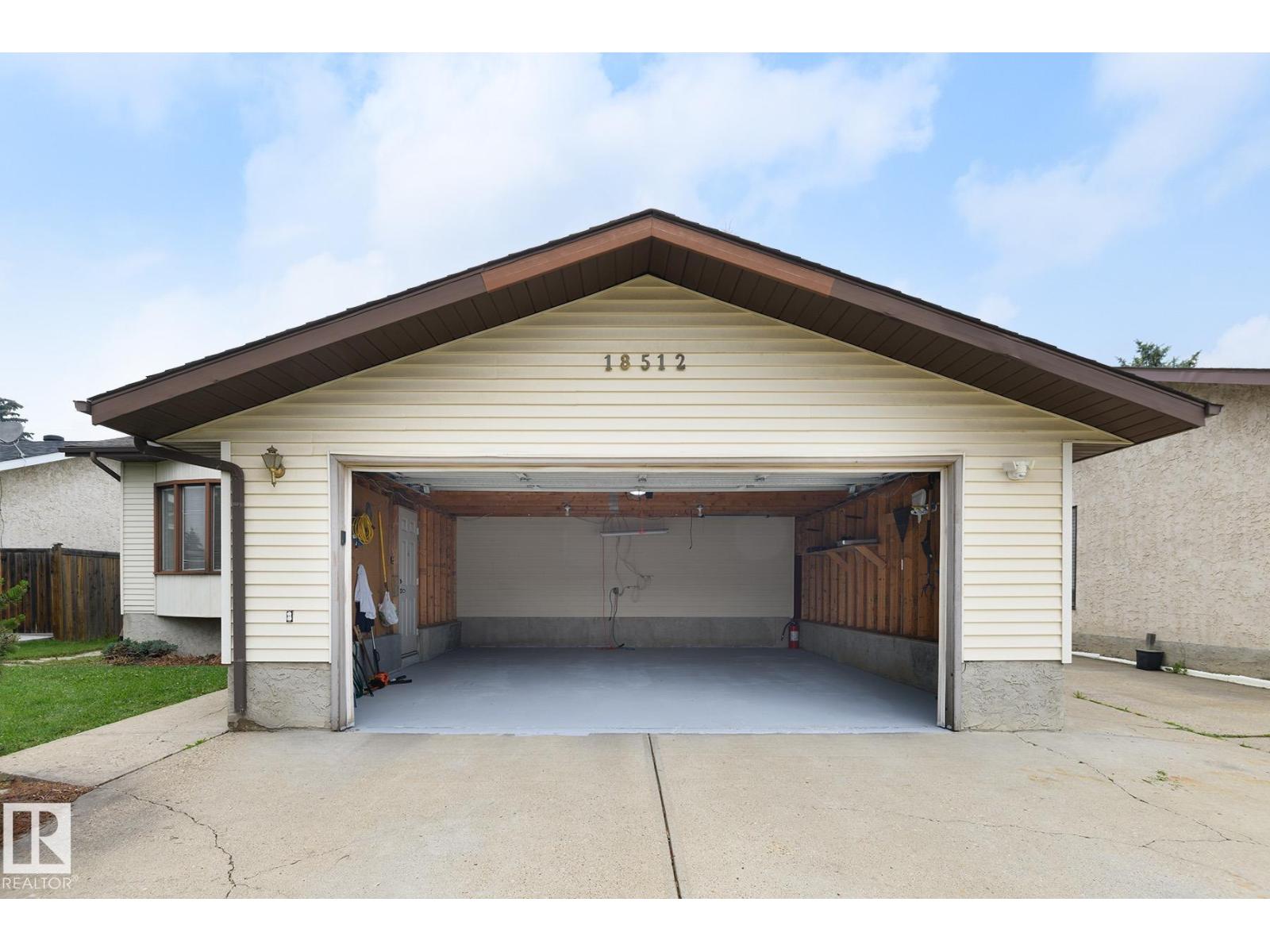18512 98 AV NW - 34