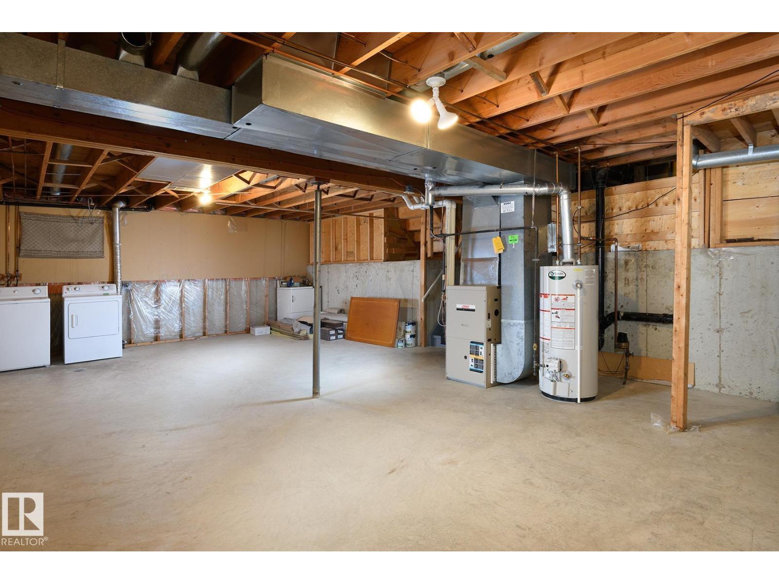 18512 98 AV NW - 32