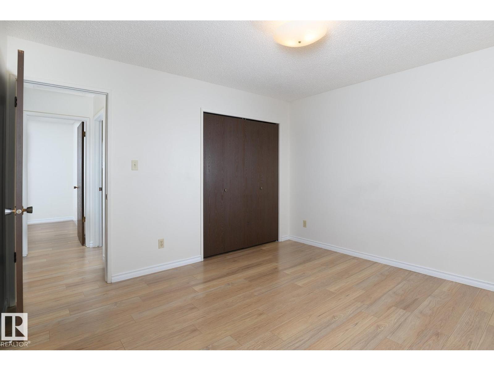 18512 98 AV NW - 22