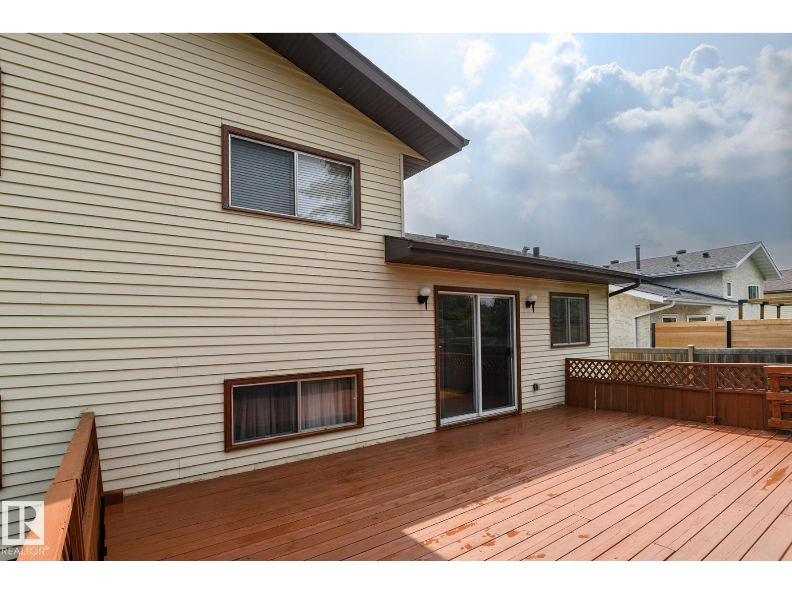 18512 98 AV NW - 37