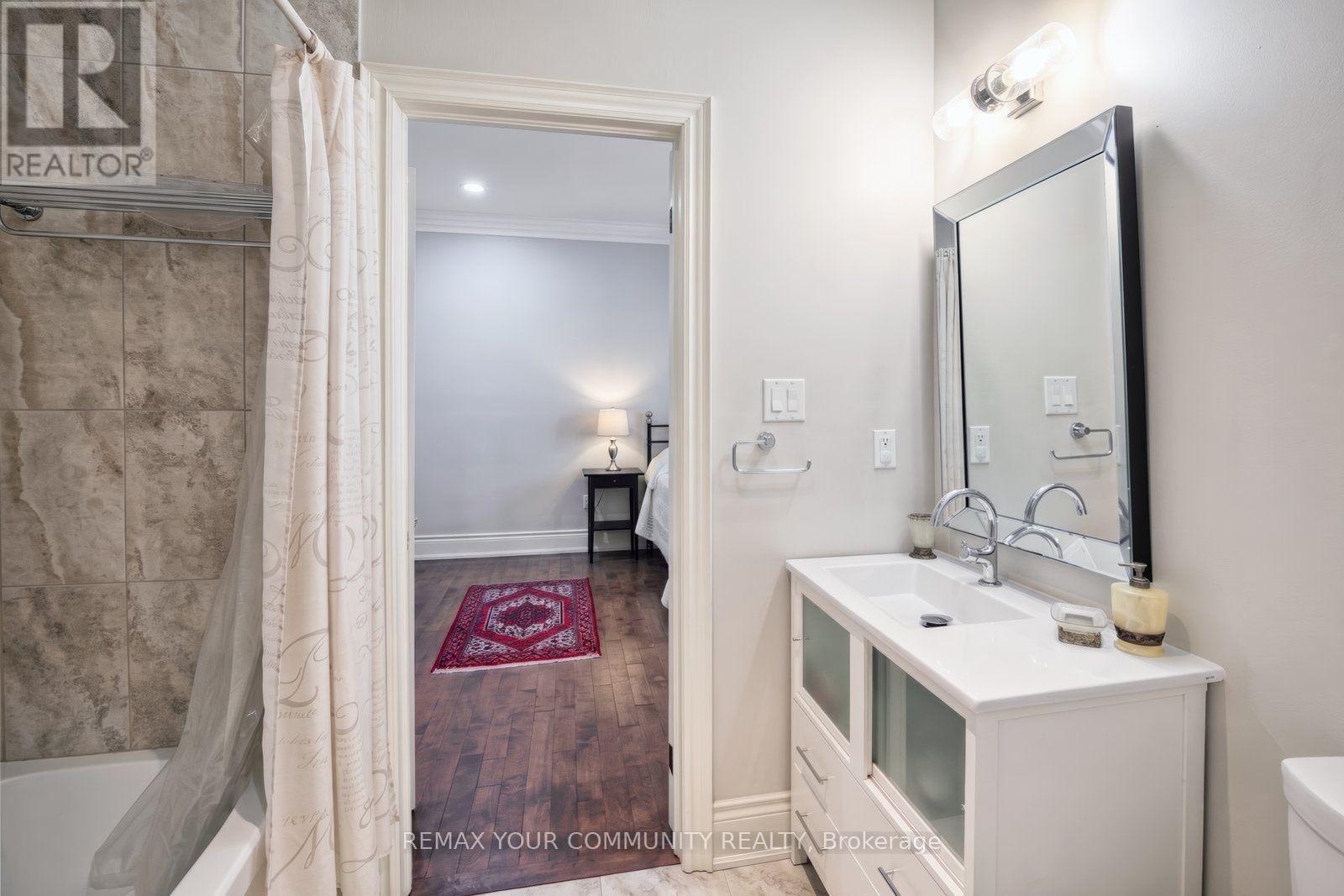 123 LAURENTIAN BOULEVARD - 32