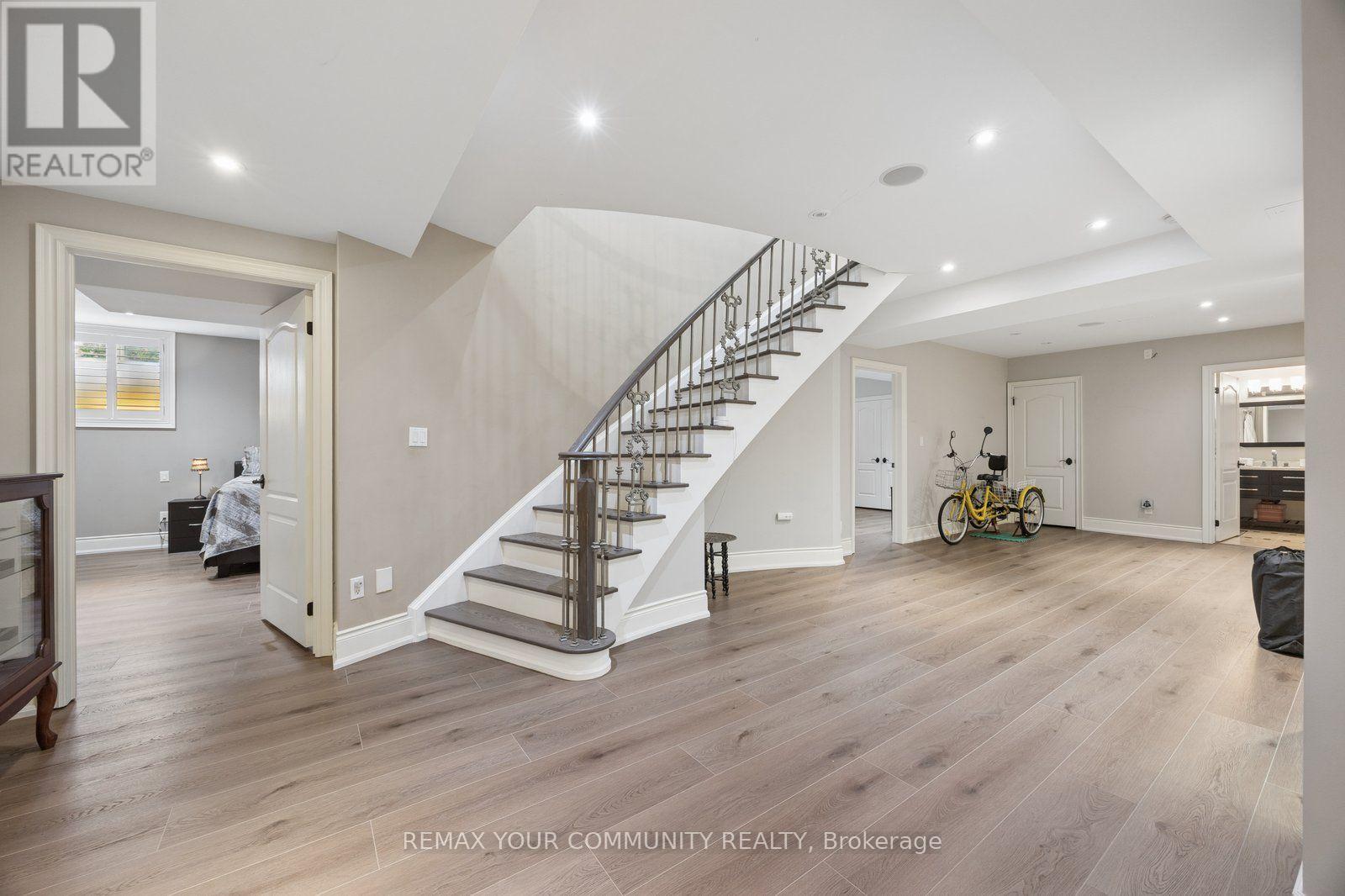 123 LAURENTIAN BOULEVARD - 35