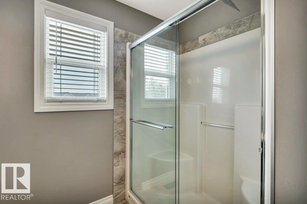 8423 23 AV SW SW - 34